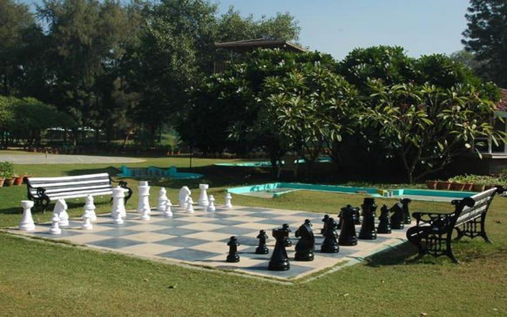 Best Western Resort Country Club Gurgaon Eksteriør billede