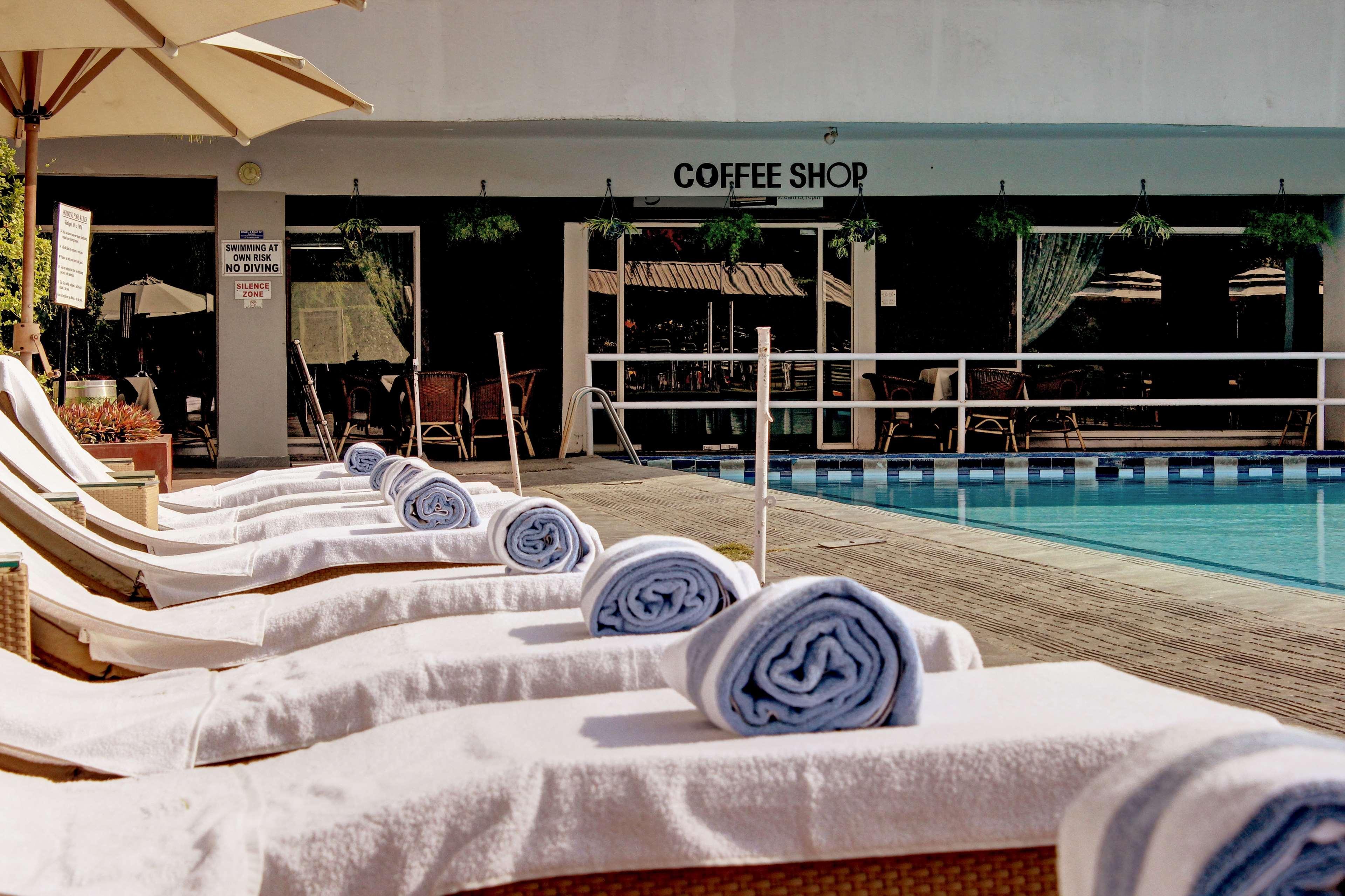 Best Western Resort Country Club Gurgaon Eksteriør billede