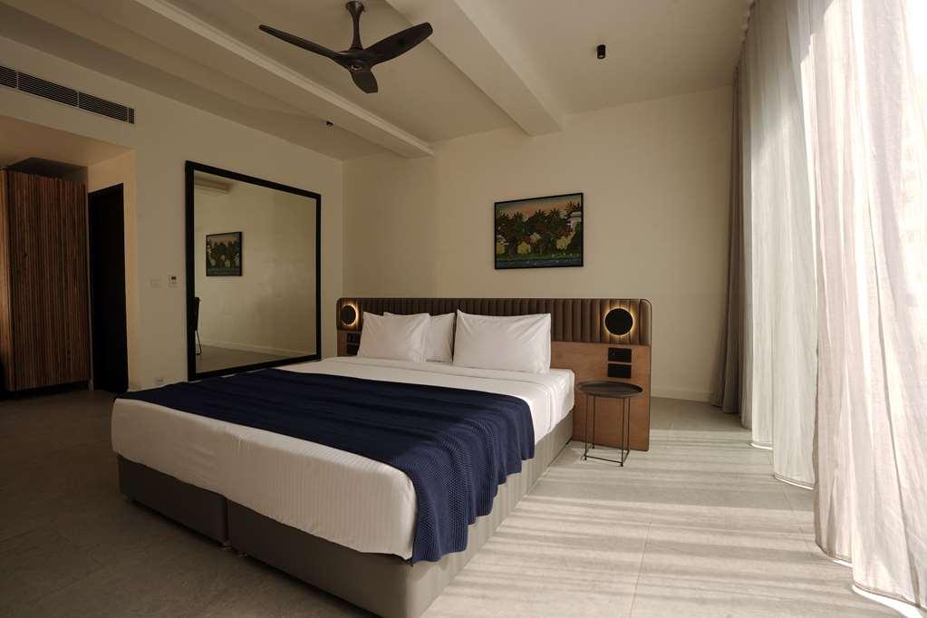 Best Western Resort Country Club Gurgaon Eksteriør billede
