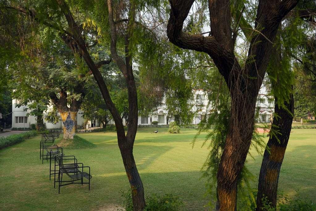 Best Western Resort Country Club Gurgaon Eksteriør billede