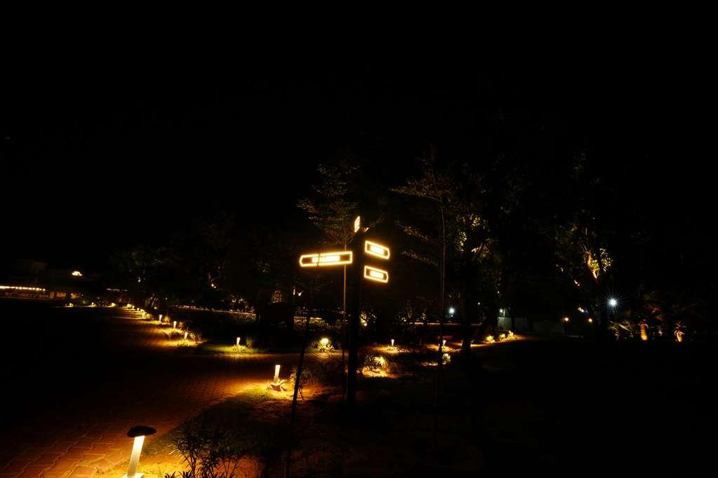 Best Western Resort Country Club Gurgaon Eksteriør billede